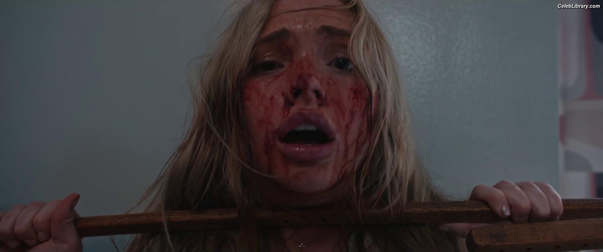 Natalie Alyn Lind photo 3 of 877