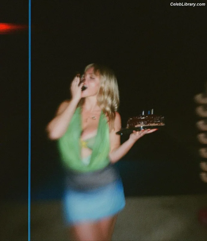 Natalie Alyn Lind photo 11 of 877