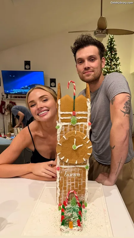 Natalie Alyn Lind photo 14 of 877