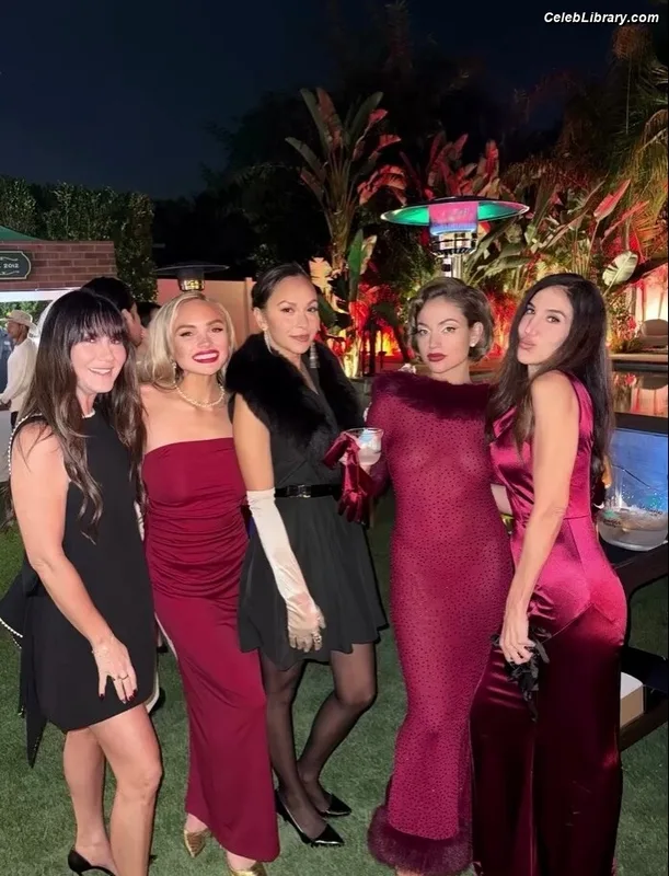 Natalie Alyn Lind photo 9 of 877
