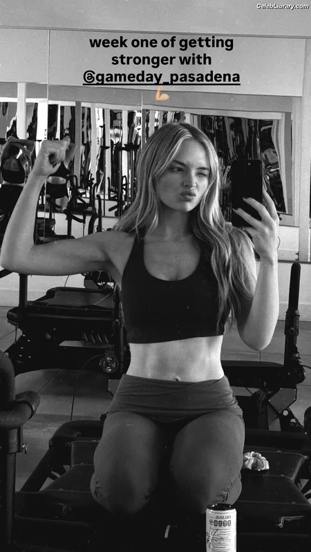 Natalie Alyn Lind photo 6 of 877