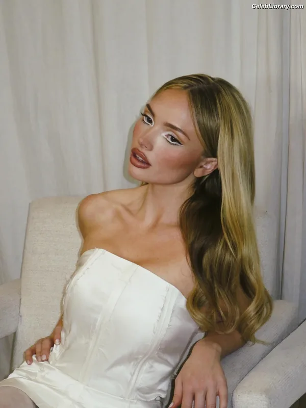 Natalie Alyn Lind photo 7 of 877