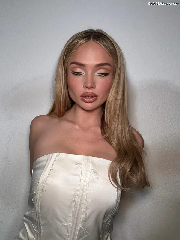 Natalie Alyn Lind photo 9 of 877