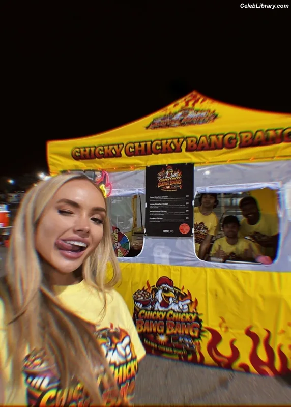 Natalie Alyn Lind photo 23 of 877