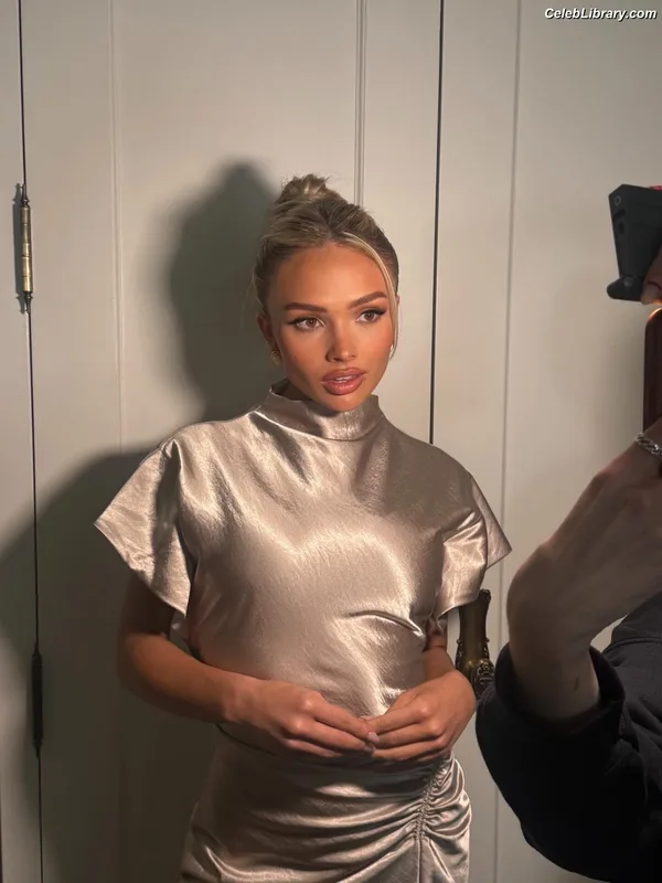 Natalie Alyn Lind photo 15 of 877