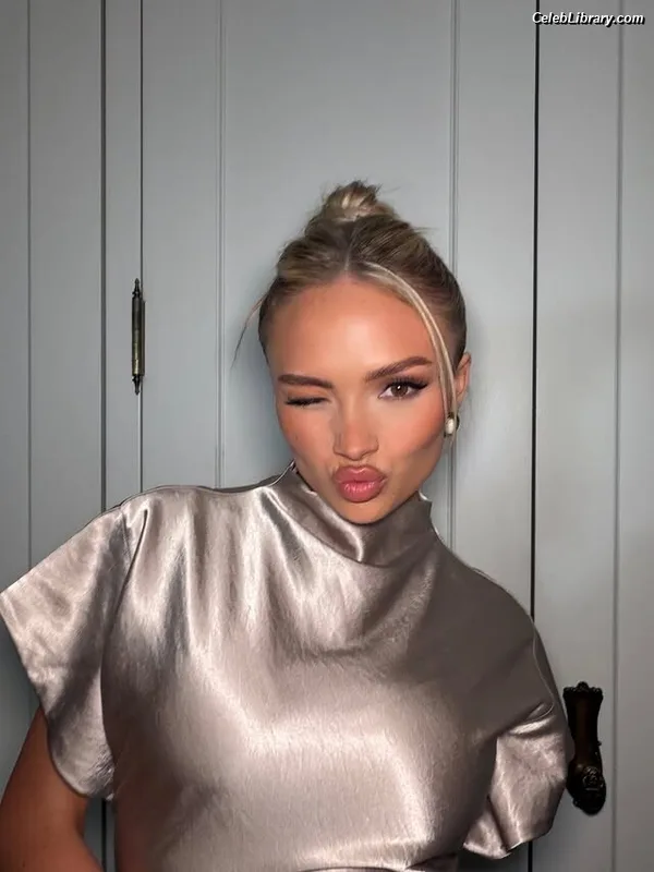 Natalie Alyn Lind photo 18 of 877
