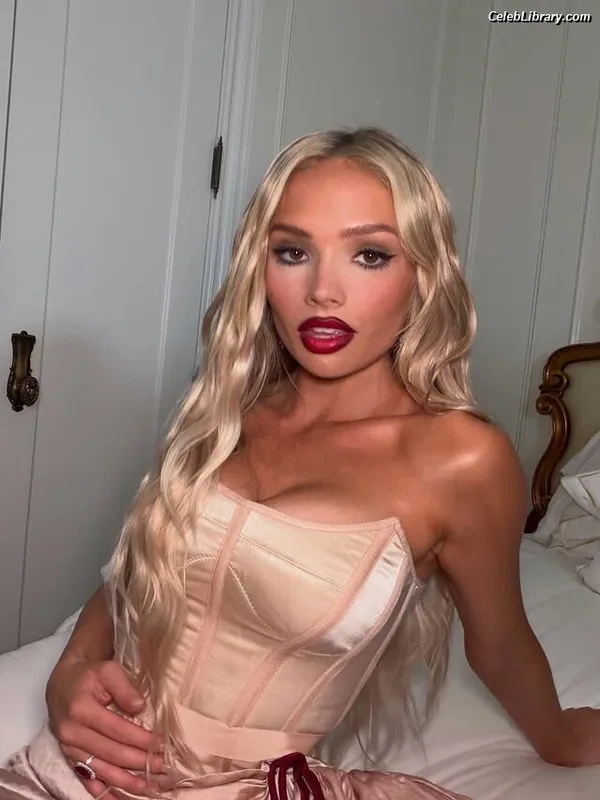 Natalie Alyn Lind photo 19 of 877