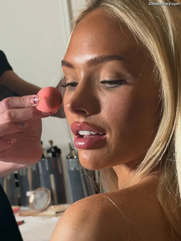 Natalie Alyn Lind photo 20 of 877
