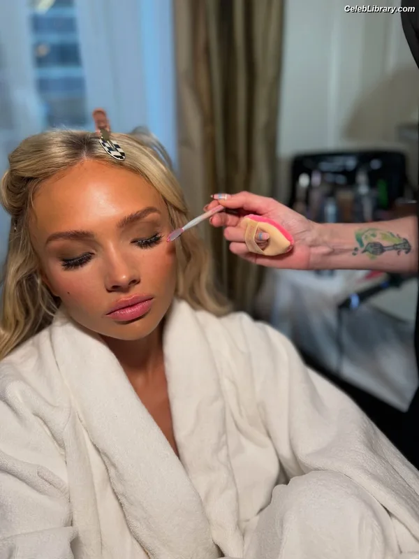 Natalie Alyn Lind photo 21 of 877