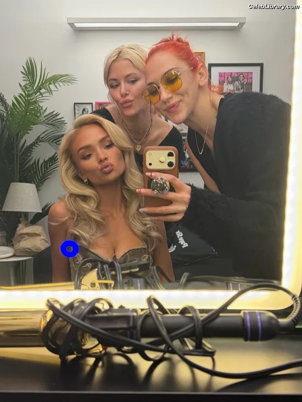 Natalie Alyn Lind photo 1 of 877