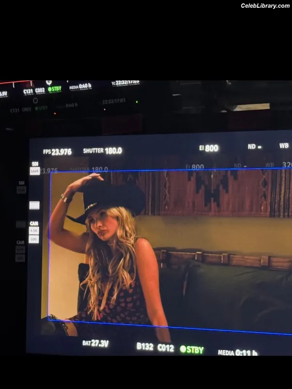 Natalie Alyn Lind photo 14 of 877