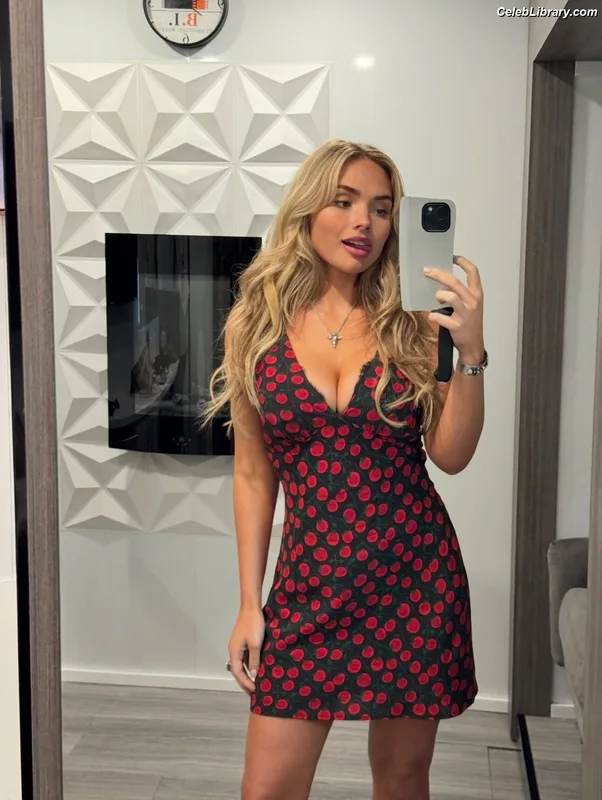 Natalie Alyn Lind photo 8 of 877