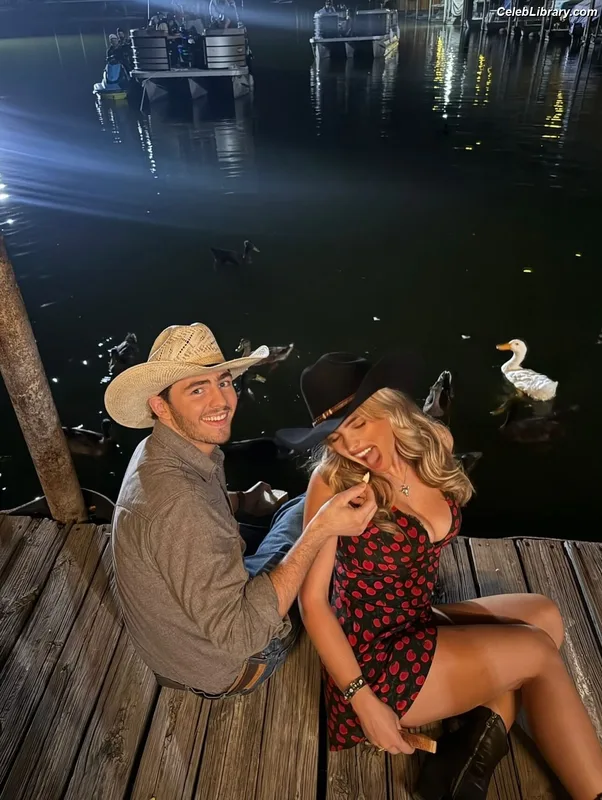 Natalie Alyn Lind photo 9 of 877