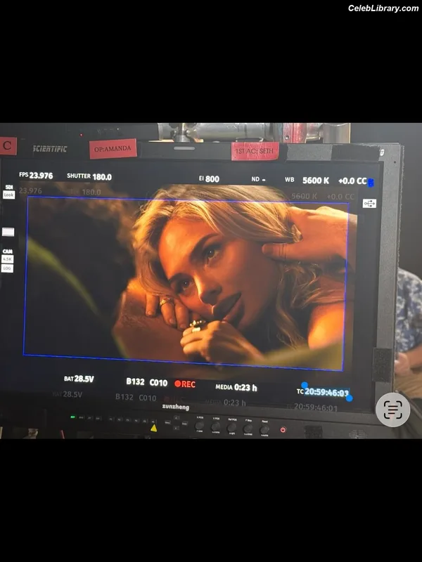 Natalie Alyn Lind photo 10 of 877