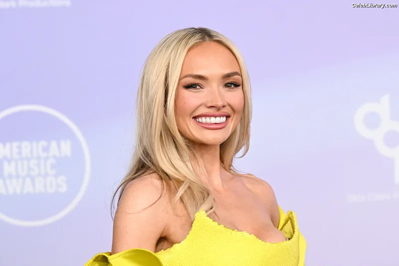 Natalie Alyn Lind photo 4 of 877