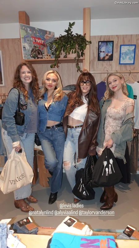 Natalie Alyn Lind photo 14 of 877