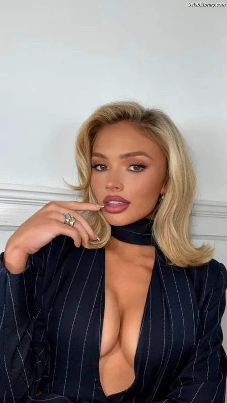Natalie Alyn Lind photo 21 of 877