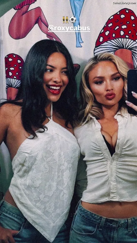 Natalie Alyn Lind photo 7 of 877
