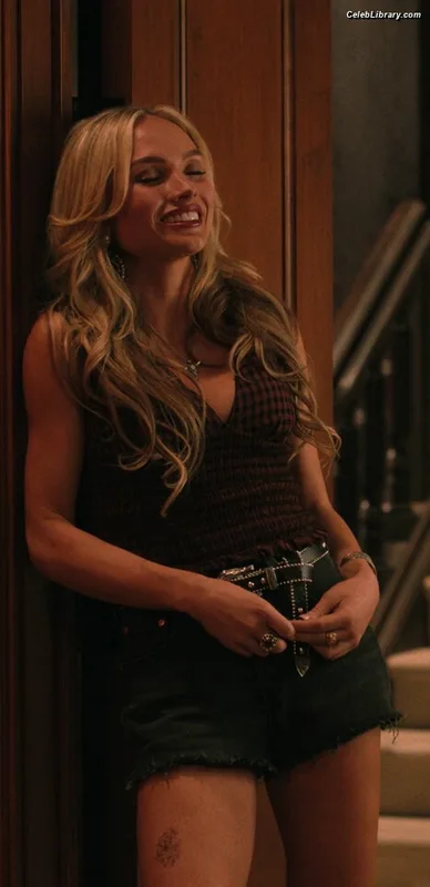 Natalie Alyn Lind photo 14 of 877