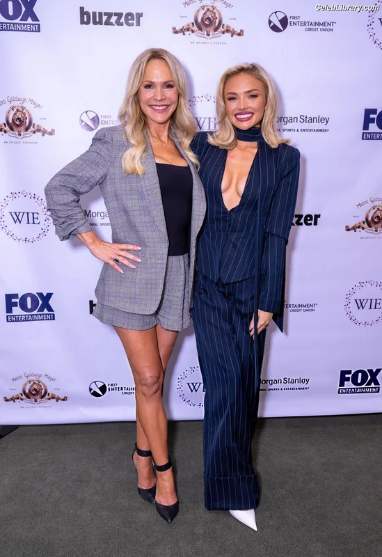 Natalie Alyn Lind photo 5 of 877