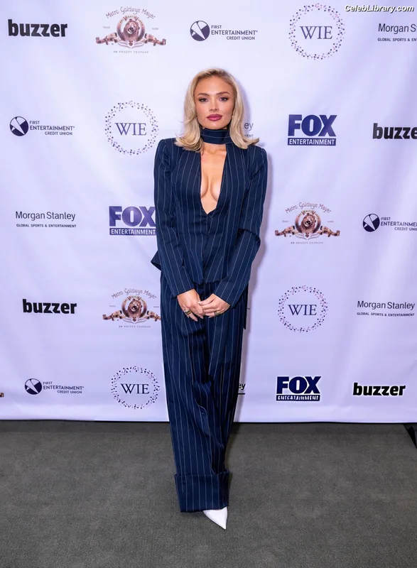 Natalie Alyn Lind photo 20 of 877