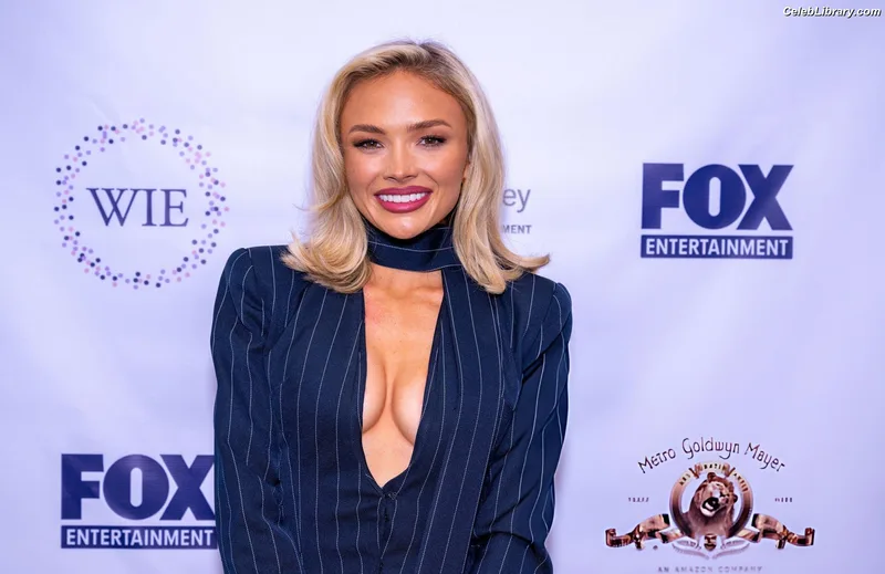 Natalie Alyn Lind photo 16 of 877