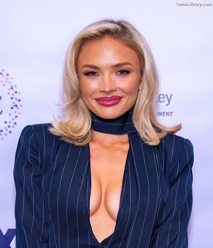 Natalie Alyn Lind photo 9 of 877