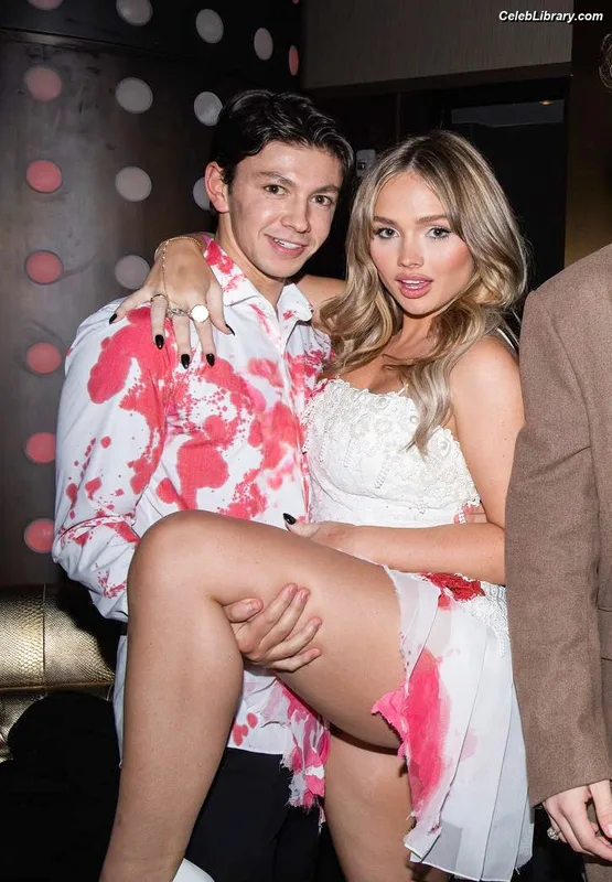 Natalie Alyn Lind photo 9 of 877