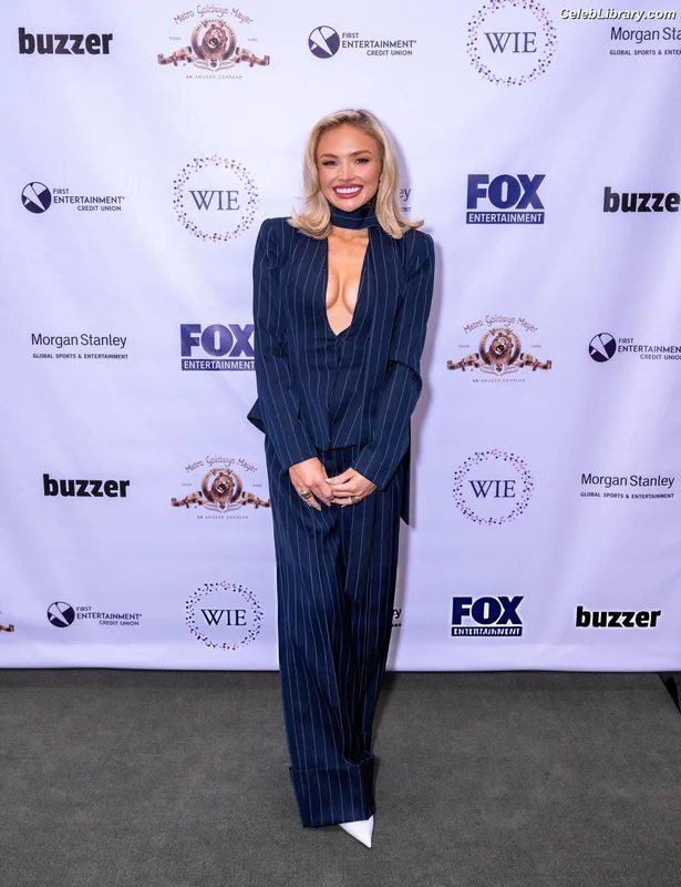 Natalie Alyn Lind photo 3 of 877