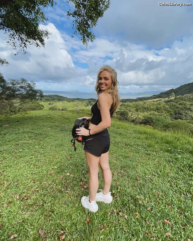 Natalie Alyn Lind photo 14 of 877