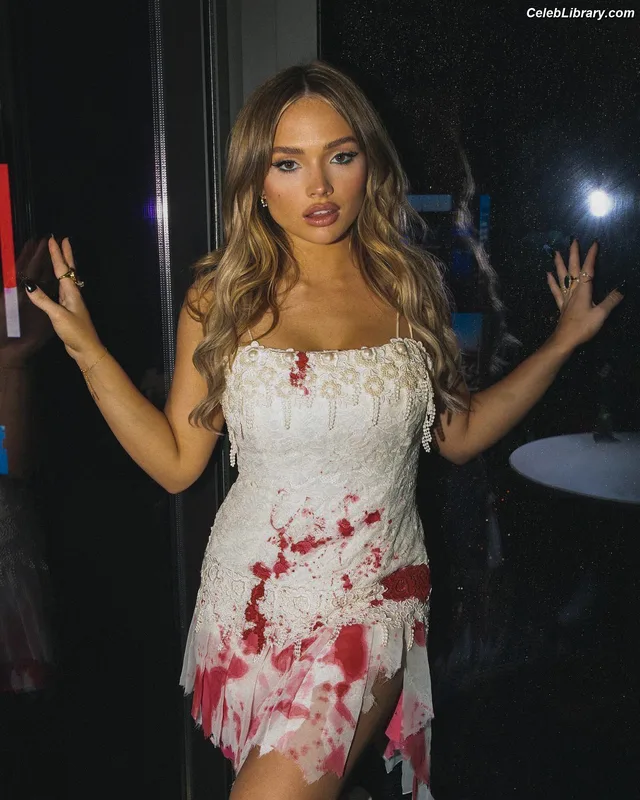 Natalie Alyn Lind photo 6 of 877