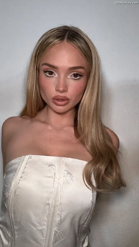 Natalie Alyn Lind photo 15 of 877
