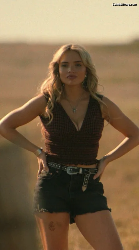 Natalie Alyn Lind photo 21 of 877
