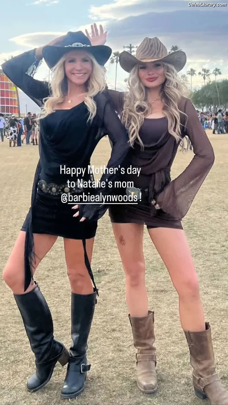Natalie Alyn Lind photo 18 of 877