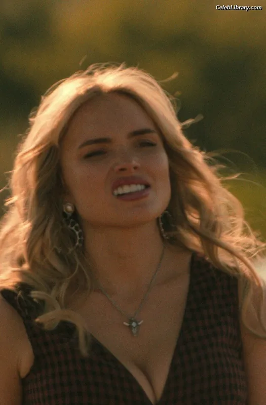 Natalie Alyn Lind photo 23 of 877