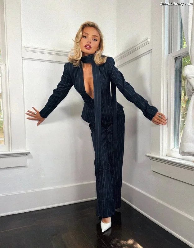 Natalie Alyn Lind photo 1 of 877