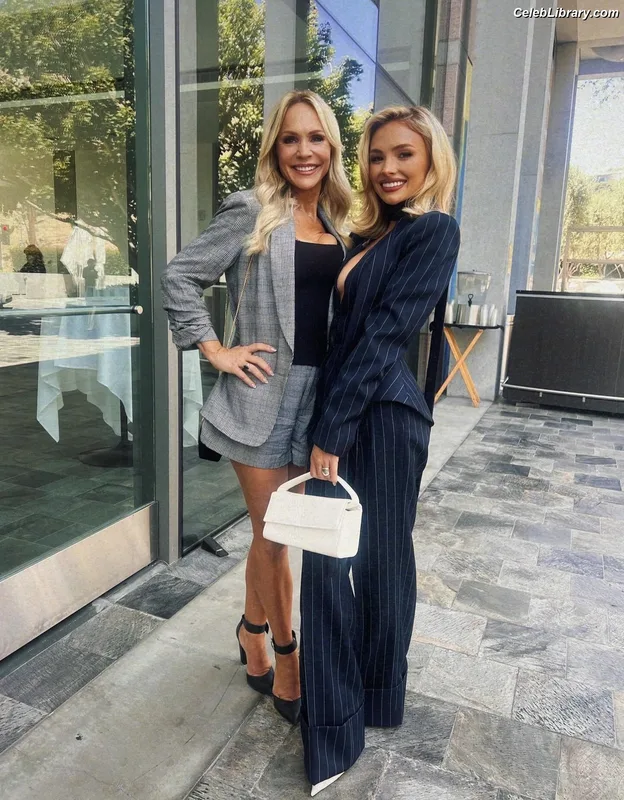 Natalie Alyn Lind photo 2 of 877