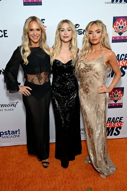 Natalie Alyn Lind photo 15 of 877