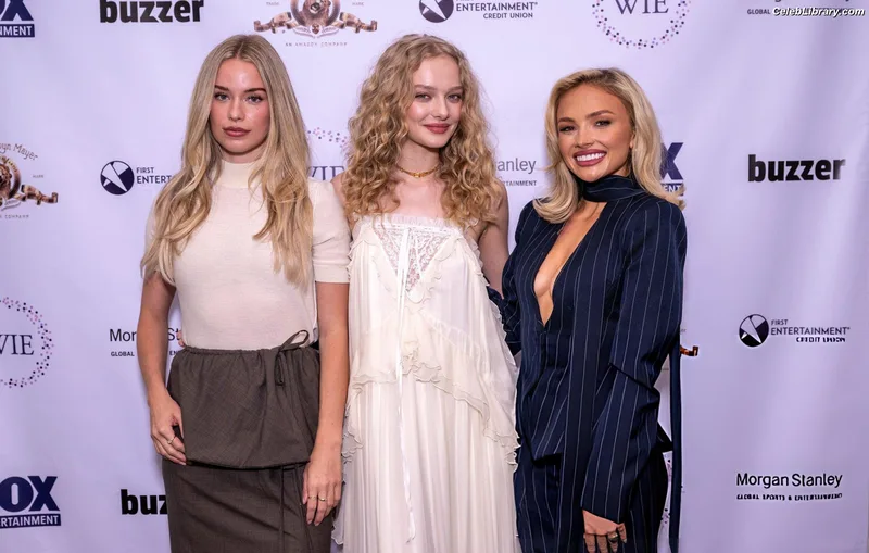 Natalie Alyn Lind photo 11 of 877