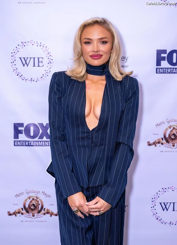 Natalie Alyn Lind photo 14 of 877