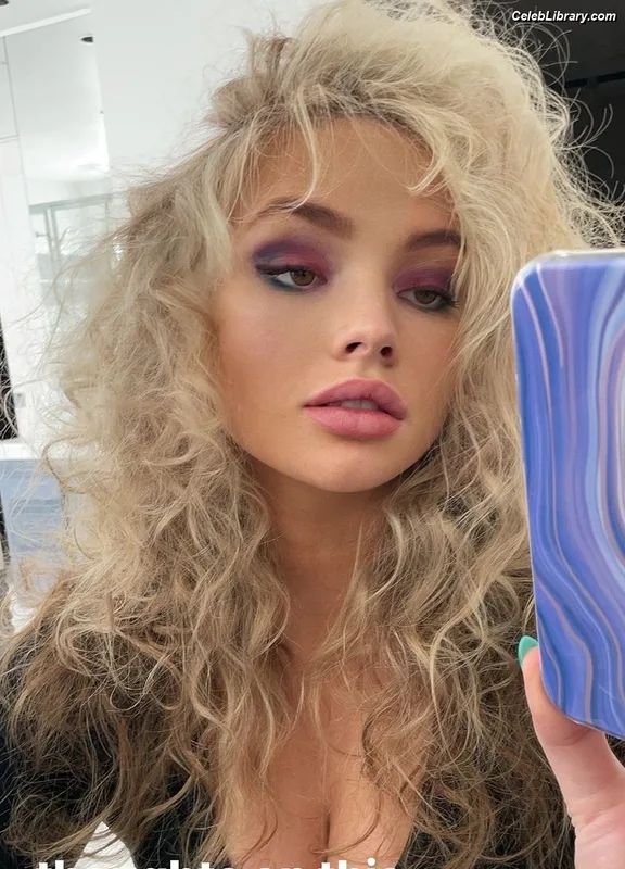 Natalie Alyn Lind photo 9 of 877