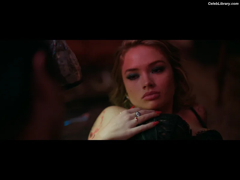 Natalie Alyn Lind photo 10 of 877