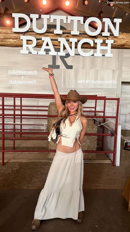 Natalie Alyn Lind photo 12 of 877