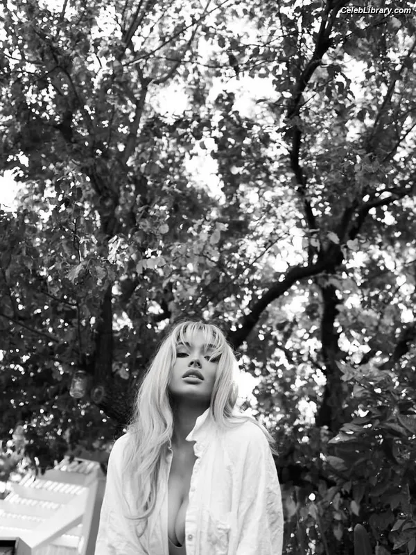 Natalie Alyn Lind photo 22 of 877