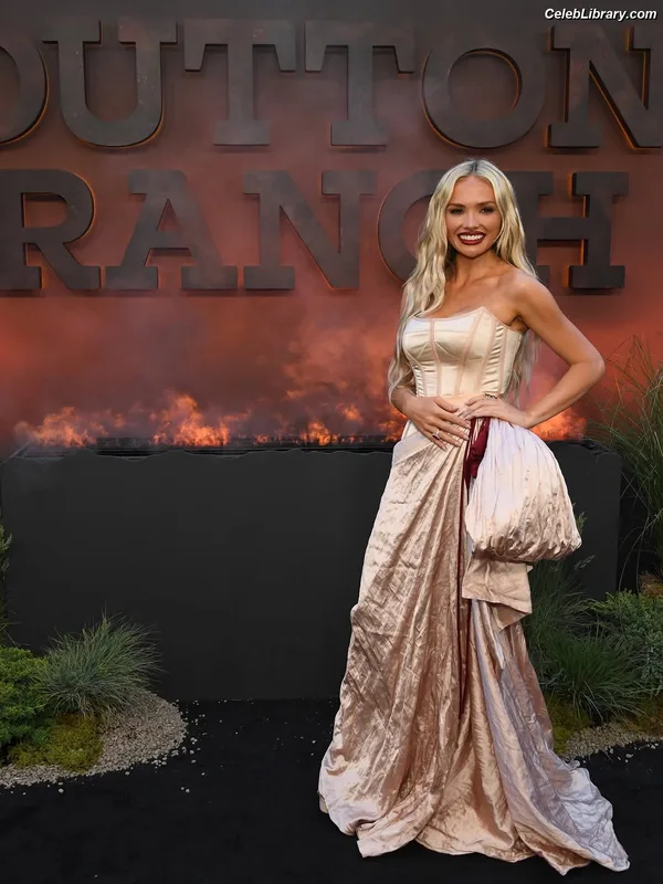 Natalie Alyn Lind photo 13 of 877