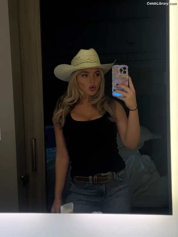 Natalie Alyn Lind photo 19 of 877