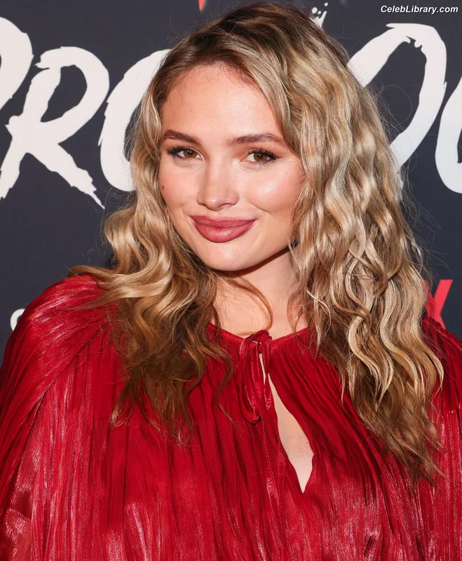 Natalie Alyn Lind photo 13 of 877