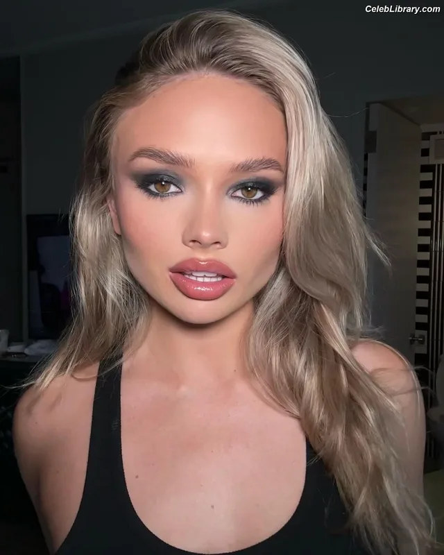 Natalie Alyn Lind photo 18 of 877