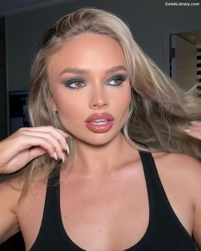 Natalie Alyn Lind photo 24 of 877