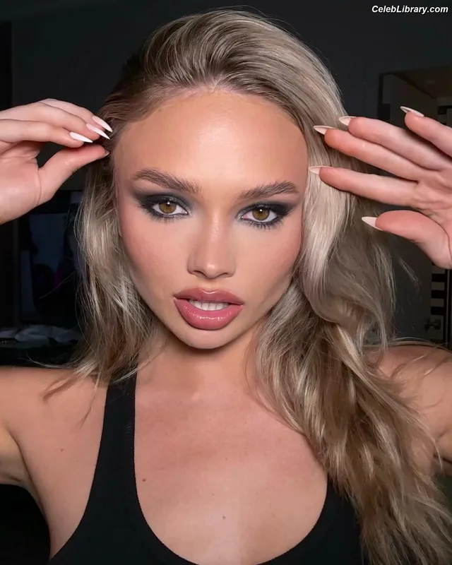 Natalie Alyn Lind photo 23 of 877